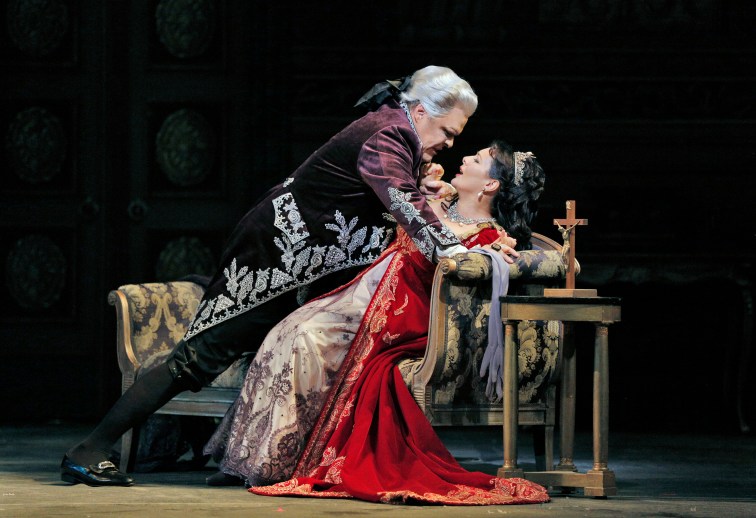 Mark Delavan as Scarpia and Lianna Haroutounian as Tosca. 