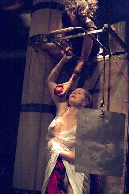 An image from Teatr ZAR's "Armine, Sister." Photo Credit: Irena Lapińska.